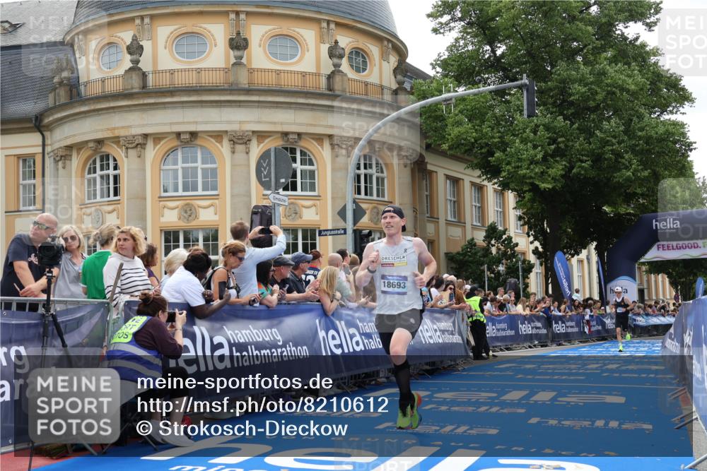 29.06.2025 - hella hamburg halbmarathon Strokosch-Dieckow http://msf.ph/oto/8210612 29.06.2025 10:22:11 Ziel 10650, 18693 meine-sportfotos.de