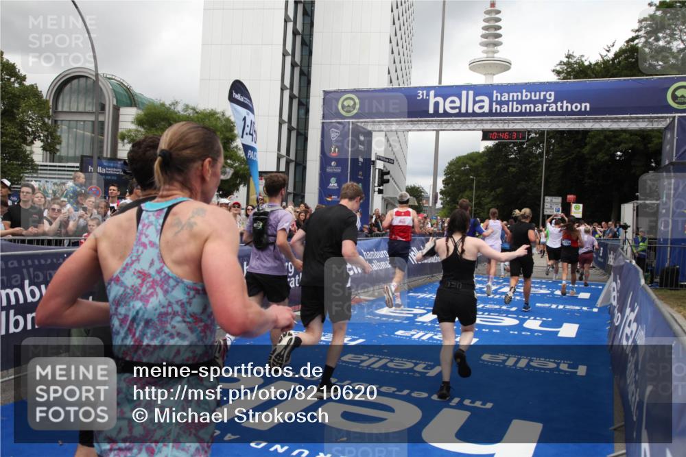 29.06.2025 - hella hamburg halbmarathon Michael Strokosch http://msf.ph/oto/8210620 29.06.2025 10:46:30 Ziel 1600, 2222, 2842, 4237, 4497, 6421, 6978, 7335, 8142, 8981, 9386, 9786, 11185, 11773, 12171, 12651, 12891, 13698, 14045, 14228, 14482, 15157, 16127, 18211, 18637, 19209 meine-sportfotos.de