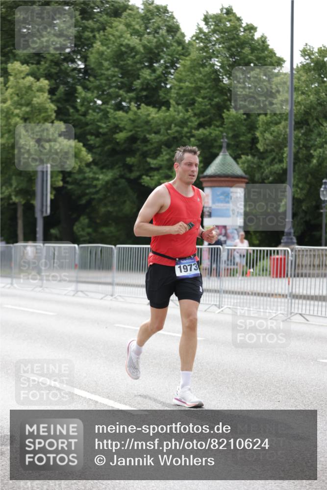 29.06.2025 - hella hamburg halbmarathon Jannik Wohlers http://msf.ph/oto/8210624 29.06.2025 10:26:27 Lombardsbrücke 1793, 1973, 2045, 2643, 4507, 4509, 5494, 6625, 7069, 9186, 10465, 11270, 11740, 12071, 13462, 15027, 15878, 16479, 16788, 17300, 17675, 18074, 18516, 18962, 18978 meine-sportfotos.de