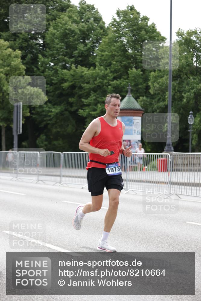 29.06.2025 - hella hamburg halbmarathon Jannik Wohlers http://msf.ph/oto/8210664 29.06.2025 10:26:27 Lombardsbrücke 1793, 1973, 2045, 2643, 4507, 4509, 5494, 6625, 7069, 9186, 10465, 11270, 11740, 12071, 13462, 15027, 15878, 16479, 16788, 17300, 17675, 18074, 18516, 18962, 18978 meine-sportfotos.de