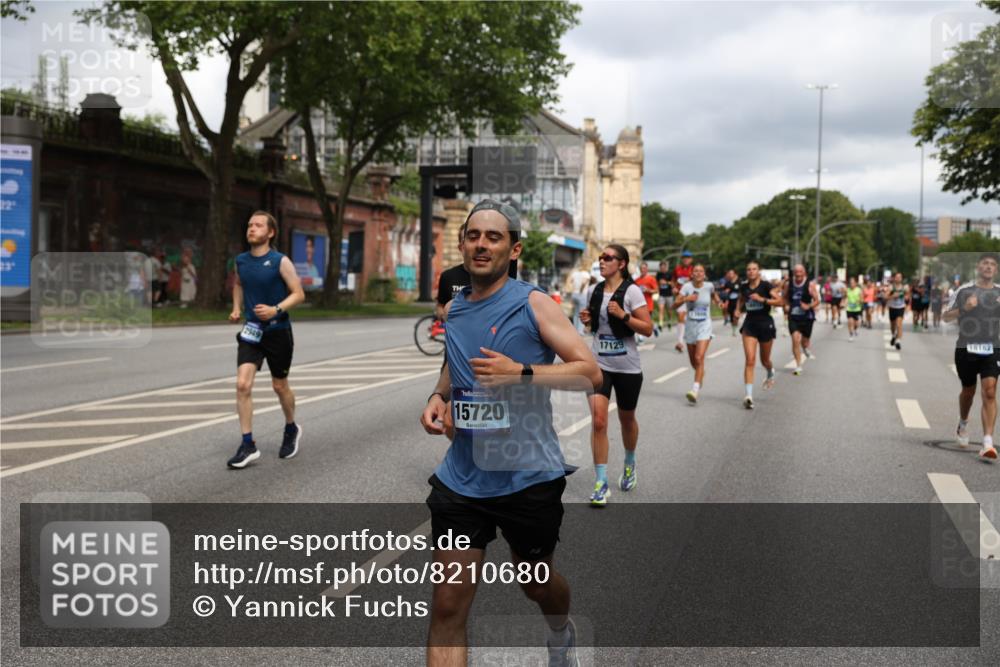 29.06.2025 - hella hamburg halbmarathon Yannick Fuchs http://msf.ph/oto/8210680 29.06.2025 10:45:11 20KM 1335, 1366, 2411, 2540, 2880, 4077, 4816, 5018, 5336, 5600, 7134, 7369, 7943, 8117, 8205, 8261, 8508, 8930, 8989, 10057, 10215, 10508, 10603, 10691, 11124, 11214, 11422, 11512, 11625, 11733, 12016, 12778, 12949, 13073, 13808, 14125, 14458, 15480, 15720, 15871, 16285, 16291, 16907, 17129, 17823, 18006, 18182, 18413, 18489, 19007, 19053 meine-sportfotos.de