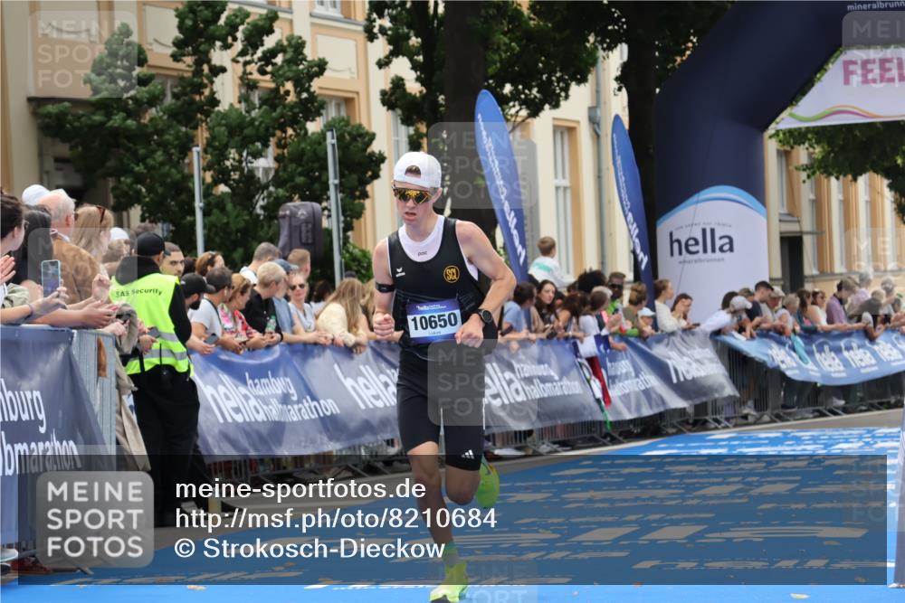 29.06.2025 - hella hamburg halbmarathon Strokosch-Dieckow http://msf.ph/oto/8210684 29.06.2025 10:22:14 Ziel 4571, 10650, 18693 meine-sportfotos.de