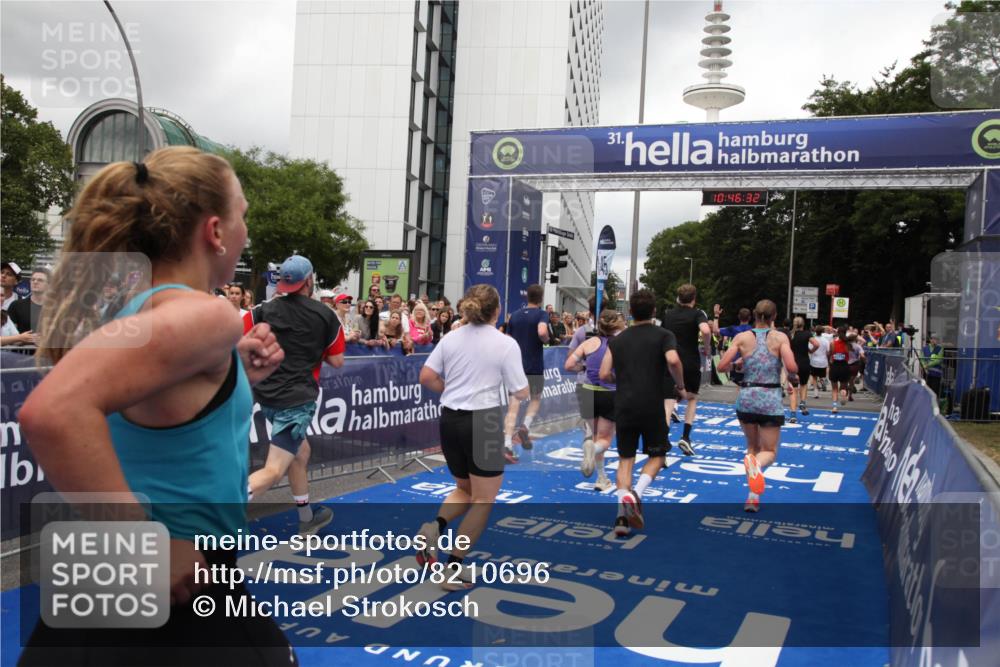 29.06.2025 - hella hamburg halbmarathon Michael Strokosch http://msf.ph/oto/8210696 29.06.2025 10:46:31 Ziel 2222, 2842, 4237, 4497, 6421, 6978, 7335, 8482, 8981, 9232, 9386, 9786, 11185, 11773, 12171, 12651, 12891, 13698, 14045, 14228, 14482, 15157, 16127, 18211, 18637, 19209 meine-sportfotos.de