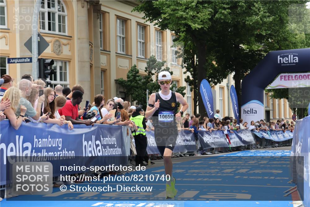 29.06.2025 - hella hamburg halbmarathon Strokosch-Dieckow http://msf.ph/oto/8210740 29.06.2025 10:22:15 Ziel 4571, 9475, 10650 meine-sportfotos.de