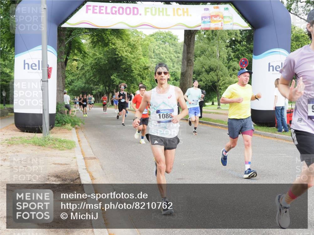 29.06.2025 - hella hamburg halbmarathon MichiJ http://msf.ph/oto/8210762 29.06.2025 10:23:01 Zwischen KM18-KM19 1053, 1080, 2243, 5193, 6305, 9376, 15902, 18906 meine-sportfotos.de