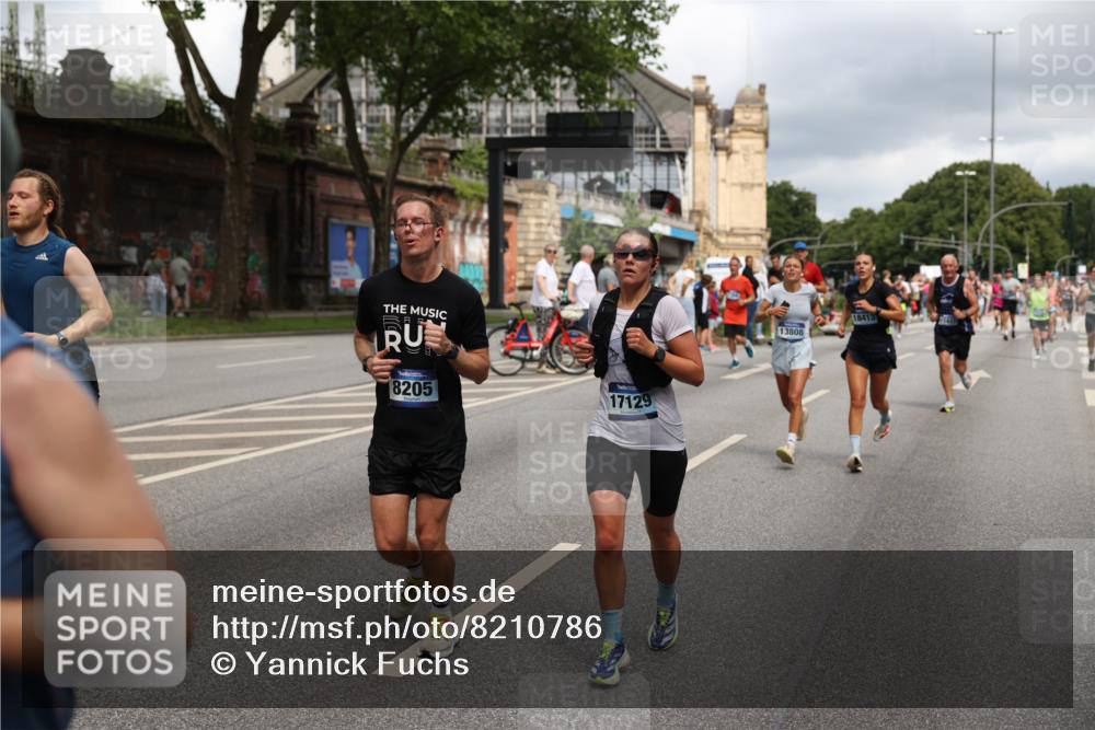 29.06.2025 - hella hamburg halbmarathon Yannick Fuchs http://msf.ph/oto/8210786 29.06.2025 10:45:12 20KM 1335, 1366, 2411, 2540, 2880, 4077, 4816, 5018, 5336, 5600, 5820, 7134, 7369, 7943, 8205, 8261, 8508, 8930, 8989, 10057, 10215, 10508, 10603, 10667, 10691, 11124, 11214, 11422, 11512, 11625, 11733, 12016, 12778, 12949, 13073, 13808, 14125, 14458, 15480, 15720, 15871, 16285, 16291, 16907, 17129, 17823, 18006, 18182, 18413, 19007, 19053 meine-sportfotos.de