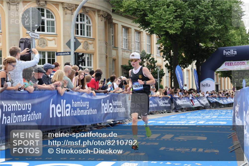 29.06.2025 - hella hamburg halbmarathon Strokosch-Dieckow http://msf.ph/oto/8210792 29.06.2025 10:22:15 Ziel 4571, 9475, 10650 meine-sportfotos.de