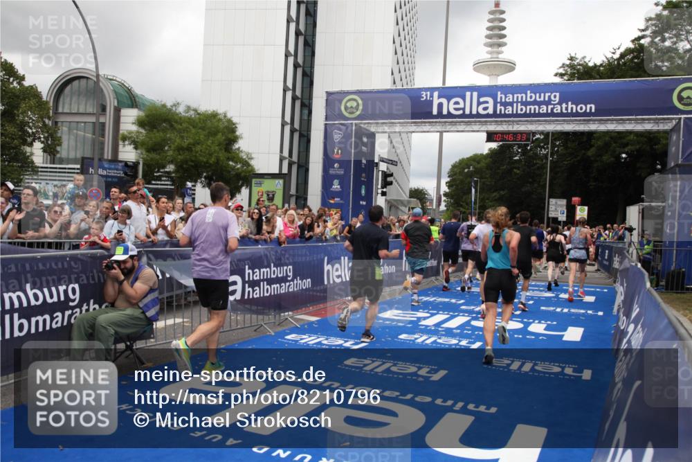 29.06.2025 - hella hamburg halbmarathon Michael Strokosch http://msf.ph/oto/8210796 29.06.2025 10:46:32 Ziel 2222, 2842, 4237, 4497, 6421, 6978, 7335, 8482, 8981, 9232, 9386, 9529, 9786, 11185, 11773, 12891, 14045, 14228, 14482, 15157, 16127, 17281, 17461, 18637, 19209 meine-sportfotos.de