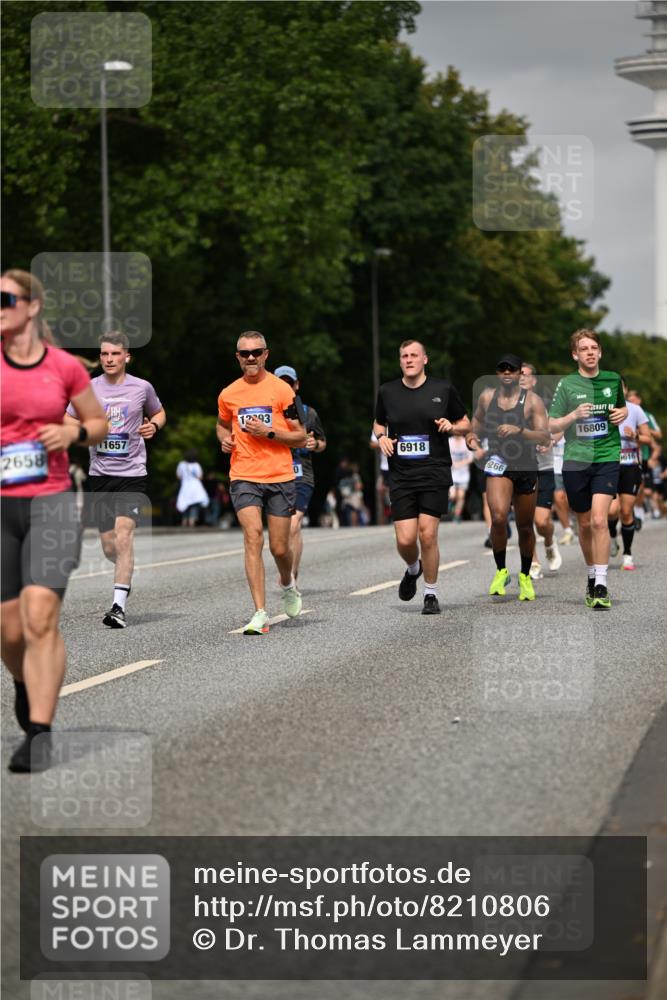 29.06.2025 - hella hamburg halbmarathon Dr. Thomas Lammeyer http://msf.ph/oto/8210806 29.06.2025 10:12:32 Kennedybrücke 1188, 1527, 2190, 2309, 4864, 5100, 5347, 6590, 6918, 7348, 7453, 9071, 9457, 9616, 9966 meine-sportfotos.de