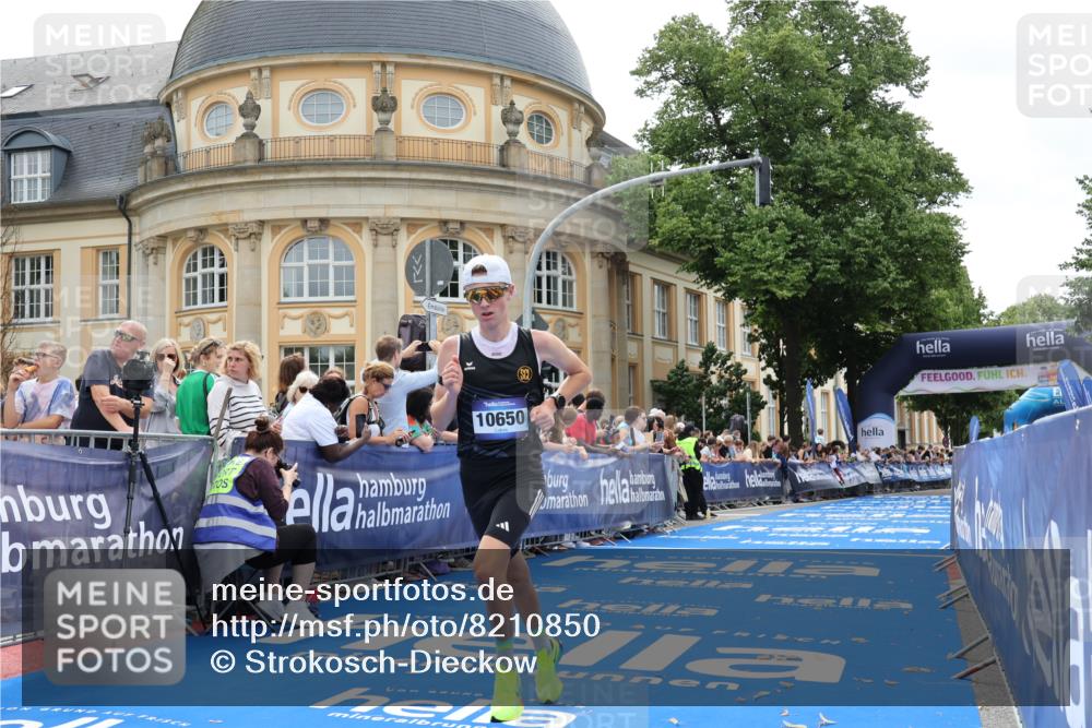 29.06.2025 - hella hamburg halbmarathon Strokosch-Dieckow http://msf.ph/oto/8210850 29.06.2025 10:22:16 Ziel 4571, 9475, 10650 meine-sportfotos.de