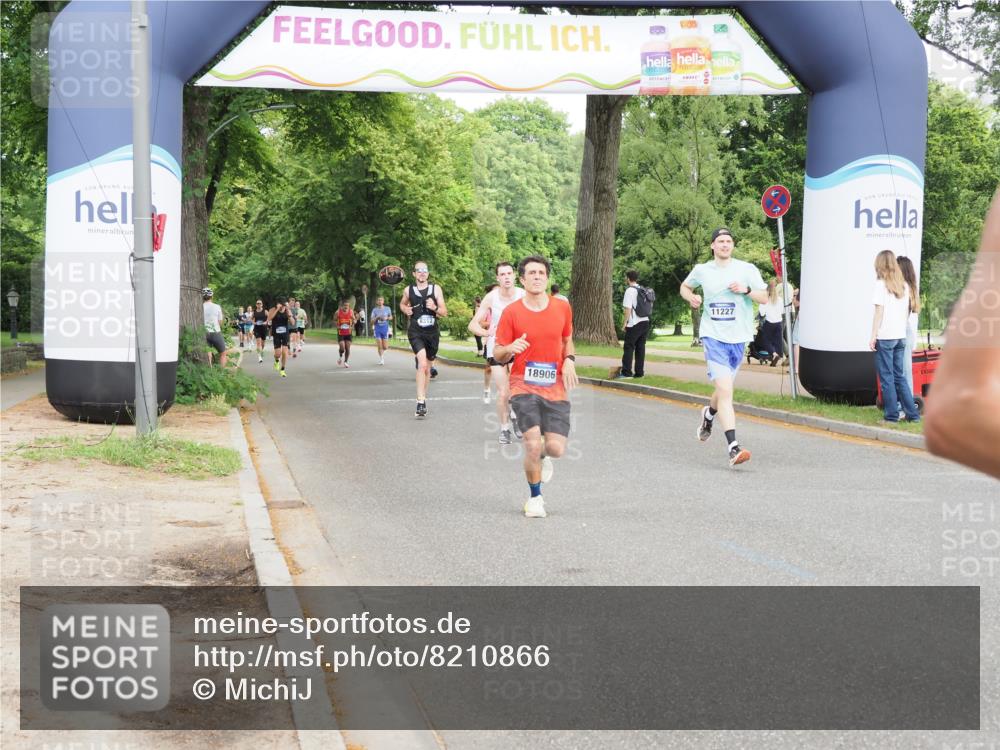 29.06.2025 - hella hamburg halbmarathon MichiJ http://msf.ph/oto/8210866 29.06.2025 10:23:02 Zwischen KM18-KM19 1053, 1080, 5193, 6305, 9376, 11227, 15902, 18906 meine-sportfotos.de