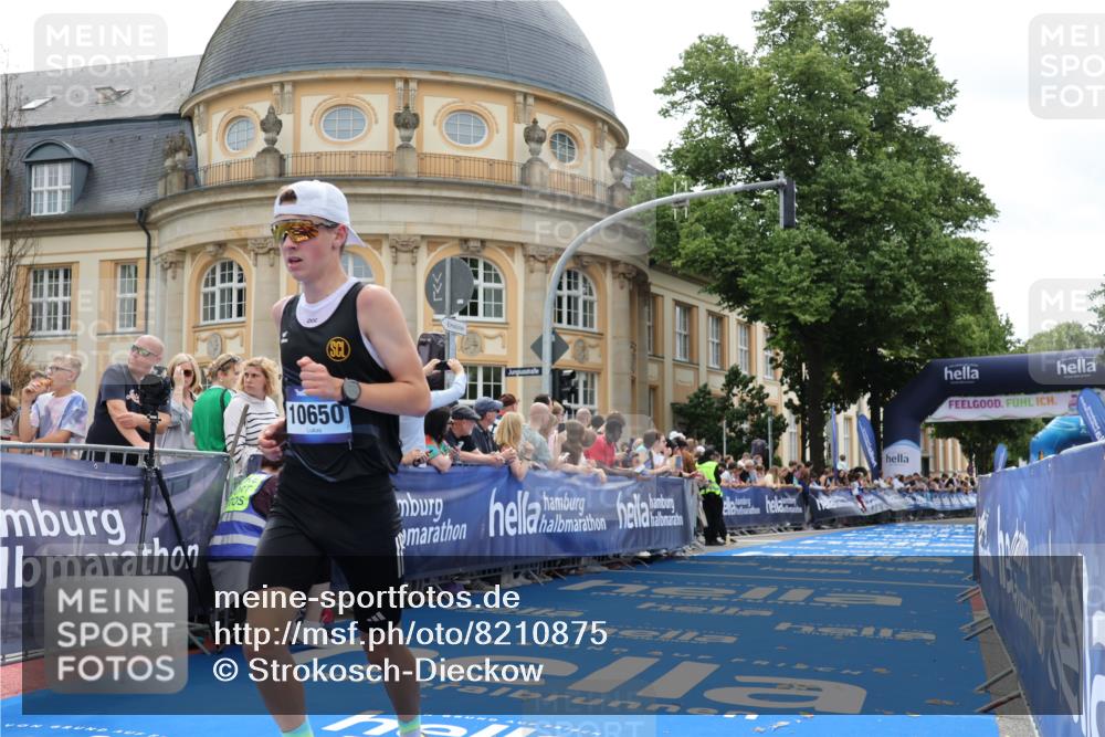 29.06.2025 - hella hamburg halbmarathon Strokosch-Dieckow http://msf.ph/oto/8210875 29.06.2025 10:22:16 Ziel 4571, 9475, 10650 meine-sportfotos.de