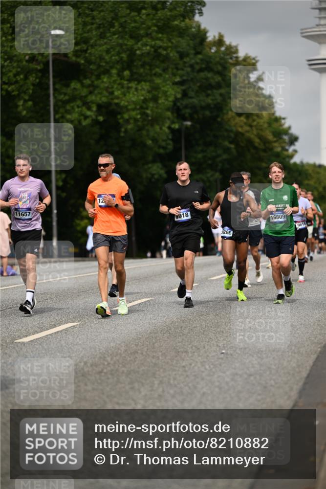 29.06.2025 - hella hamburg halbmarathon Dr. Thomas Lammeyer http://msf.ph/oto/8210882 29.06.2025 10:12:32 Kennedybrücke 1188, 1527, 2190, 2309, 4864, 5100, 5347, 6590, 6918, 7348, 7453, 9071, 9457, 9616, 9966 meine-sportfotos.de