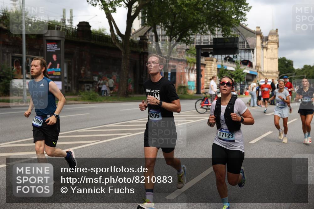 29.06.2025 - hella hamburg halbmarathon Yannick Fuchs http://msf.ph/oto/8210883 29.06.2025 10:45:12 20KM 1335, 1366, 2411, 2540, 2880, 4077, 4816, 5018, 5336, 5600, 5820, 7134, 7369, 7943, 8205, 8261, 8508, 8930, 8989, 10057, 10215, 10508, 10603, 10667, 10691, 11124, 11214, 11422, 11512, 11625, 11733, 12016, 12778, 12949, 13073, 13808, 14125, 14458, 15480, 15720, 15871, 16285, 16291, 16907, 17129, 17823, 18006, 18182, 18413, 19007, 19053 meine-sportfotos.de