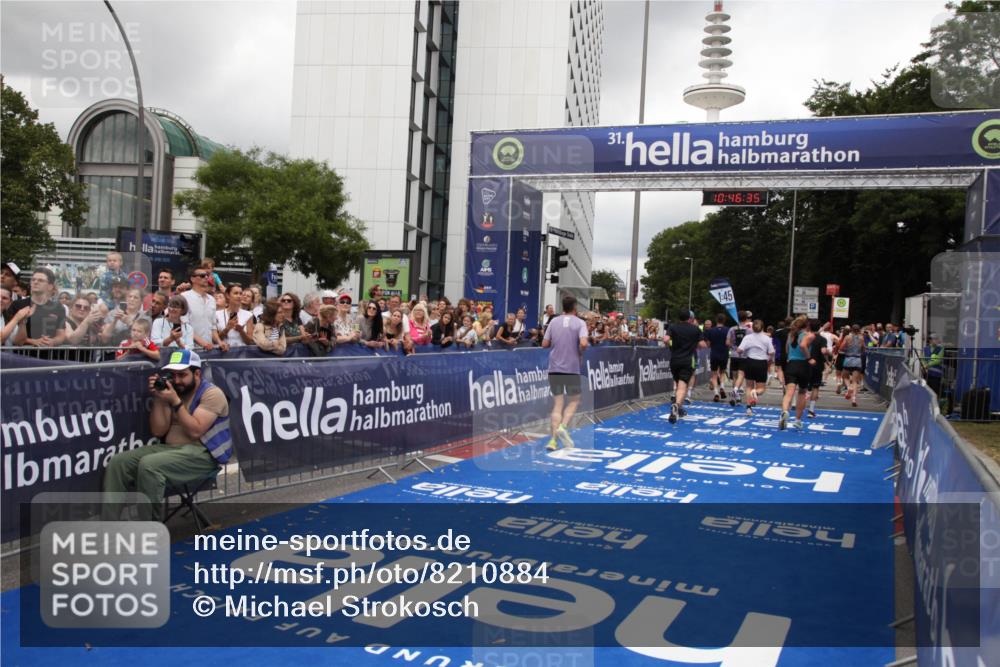 29.06.2025 - hella hamburg halbmarathon Michael Strokosch http://msf.ph/oto/8210884 29.06.2025 10:46:34 Ziel 2222, 2842, 4237, 4497, 5459, 6421, 6978, 8482, 8981, 9232, 9386, 9529, 9786, 12891, 14045, 14228, 14482, 15157, 15206, 17281, 17461, 18882, 19209 meine-sportfotos.de
