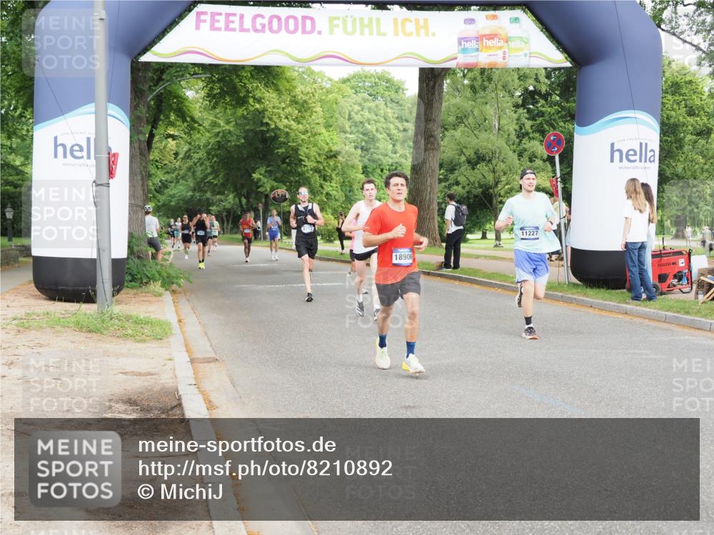 29.06.2025 - hella hamburg halbmarathon MichiJ http://msf.ph/oto/8210892 29.06.2025 10:23:02 Zwischen KM18-KM19 1053, 1080, 5193, 6305, 9376, 11227, 15902, 18906 meine-sportfotos.de