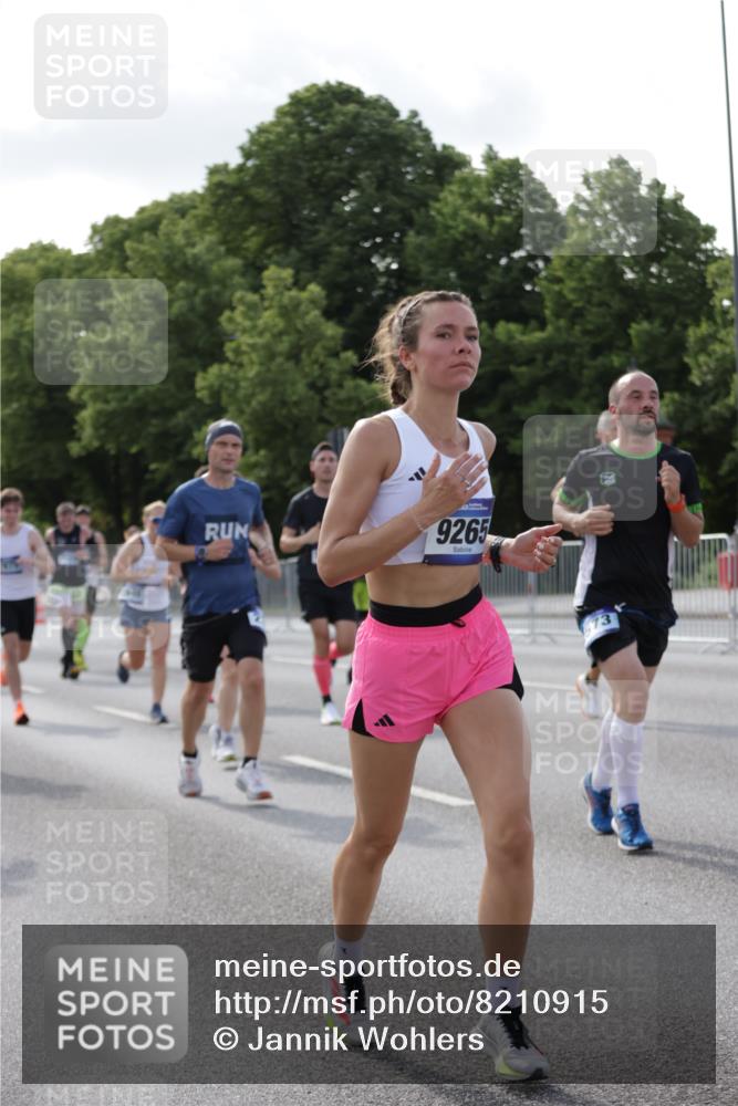 29.06.2025 - hella hamburg halbmarathon Jannik Wohlers http://msf.ph/oto/8210915 29.06.2025 09:49:20 Lombardsbrücke 1343, 1445, 1975, 2324, 2573, 2949, 3136, 3282, 3431, 4303, 4318, 4425, 6095, 7035, 7229, 7796, 8370, 8465, 9264, 9265, 9296, 9686, 9914, 10680, 10930, 11765, 12839, 13141, 13800, 14077, 14204, 14374, 14629, 14688, 14789, 15013, 15094, 15095, 15255, 16347, 16399, 16523, 16819, 17182, 17192, 17215, 17360, 17646, 18285, 18412, 18547, 18761, 18979, 19090 meine-sportfotos.de