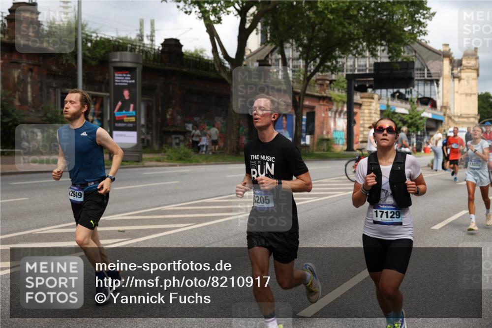 29.06.2025 - hella hamburg halbmarathon Yannick Fuchs http://msf.ph/oto/8210917 29.06.2025 10:45:12 20KM 1335, 1366, 2411, 2540, 2880, 4077, 4816, 5018, 5336, 5600, 5820, 7134, 7369, 7943, 8205, 8261, 8508, 8930, 8989, 10057, 10215, 10508, 10603, 10667, 10691, 11124, 11214, 11422, 11512, 11625, 11733, 12016, 12778, 12949, 13073, 13808, 14125, 14458, 15480, 15720, 15871, 16285, 16291, 16907, 17129, 17823, 18006, 18182, 18413, 19007, 19053 meine-sportfotos.de