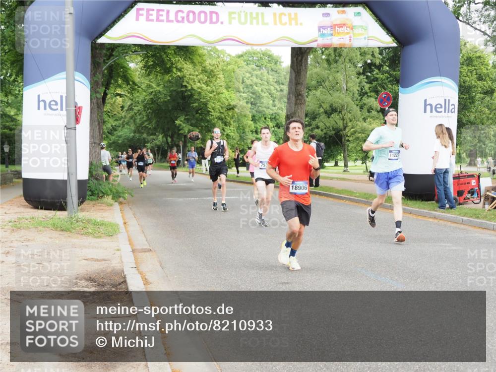 29.06.2025 - hella hamburg halbmarathon MichiJ http://msf.ph/oto/8210933 29.06.2025 10:23:02 Zwischen KM18-KM19 1053, 1080, 5193, 6305, 9376, 11227, 15902, 18906 meine-sportfotos.de