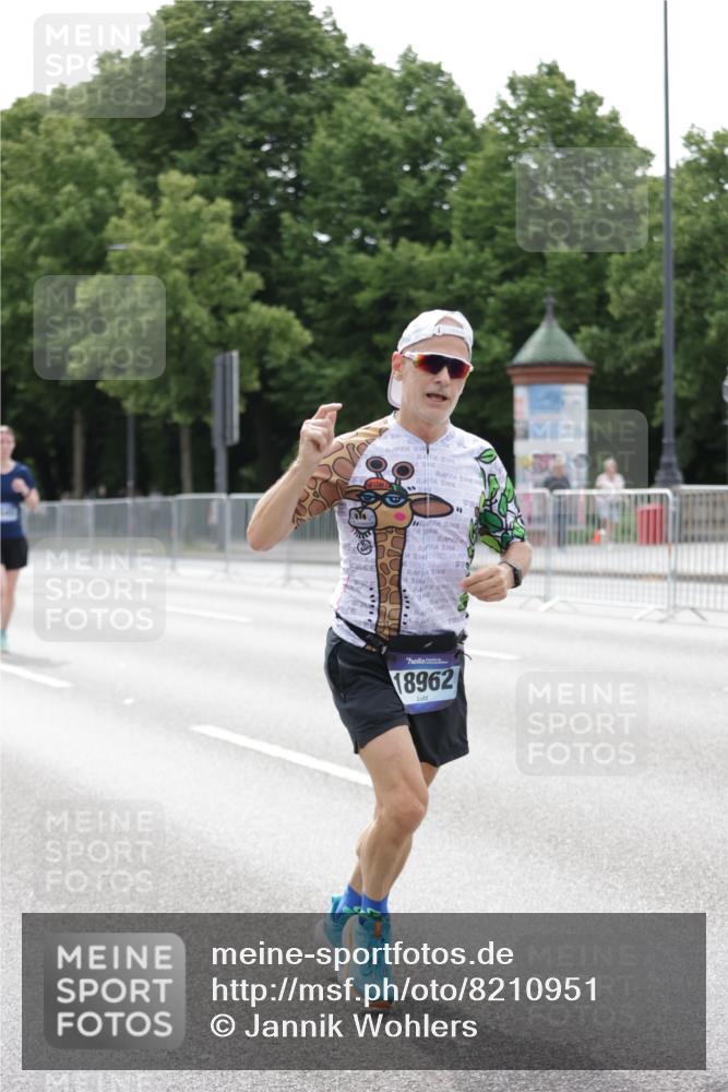 29.06.2025 - hella hamburg halbmarathon Jannik Wohlers http://msf.ph/oto/8210951 29.06.2025 10:26:29 Lombardsbrücke 1793, 1973, 2045, 4507, 4509, 5494, 6625, 7069, 8056, 9186, 10465, 11740, 12071, 13462, 15027, 15878, 16479, 16788, 17300, 18074, 18516, 18962, 18978 meine-sportfotos.de