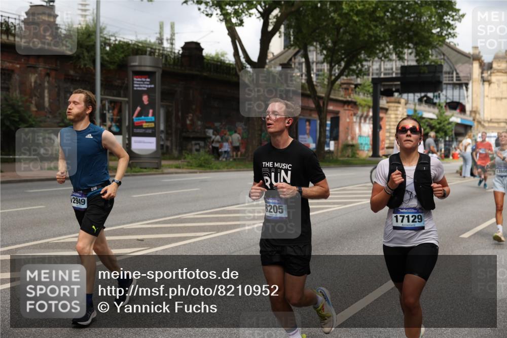 29.06.2025 - hella hamburg halbmarathon Yannick Fuchs http://msf.ph/oto/8210952 29.06.2025 10:45:12 20KM 1335, 1366, 2411, 2540, 2880, 4077, 4816, 5018, 5336, 5600, 5820, 7134, 7369, 7943, 8205, 8261, 8508, 8930, 8989, 10057, 10215, 10508, 10603, 10667, 10691, 11124, 11214, 11422, 11512, 11625, 11733, 12016, 12778, 12949, 13073, 13808, 14125, 14458, 15480, 15720, 15871, 16285, 16291, 16907, 17129, 17823, 18006, 18182, 18413, 19007, 19053 meine-sportfotos.de