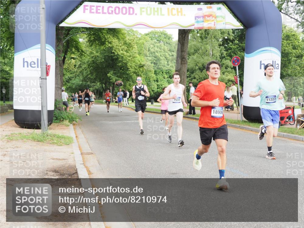 29.06.2025 - hella hamburg halbmarathon MichiJ http://msf.ph/oto/8210974 29.06.2025 10:23:03 Zwischen KM18-KM19 1053, 1080, 5193, 6305, 7534, 9376, 11227, 15902, 18906 meine-sportfotos.de