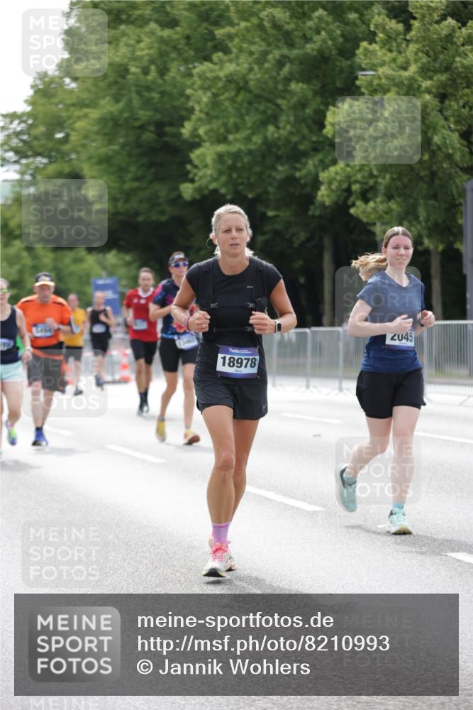 29.06.2025 - hella hamburg halbmarathon Jannik Wohlers http://msf.ph/oto/8210993 29.06.2025 10:26:30 Lombardsbrücke 1793, 1973, 2045, 4358, 4507, 4509, 5494, 6625, 6637, 7069, 8056, 9186, 10465, 11110, 11740, 12071, 13462, 15027, 15878, 16479, 18074, 18516, 18962, 18978 meine-sportfotos.de
