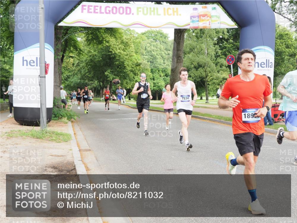 29.06.2025 - hella hamburg halbmarathon MichiJ http://msf.ph/oto/8211032 29.06.2025 10:23:03 Zwischen KM18-KM19 1053, 1080, 5193, 6305, 7534, 9376, 11227, 15902, 18906 meine-sportfotos.de