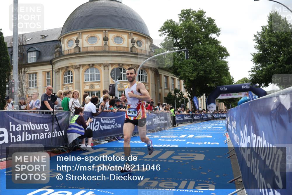 29.06.2025 - hella hamburg halbmarathon Strokosch-Dieckow http://msf.ph/oto/8211046 29.06.2025 10:22:26 Ziel 3720, 4571, 9475 meine-sportfotos.de