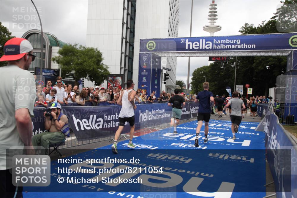 29.06.2025 - hella hamburg halbmarathon Michael Strokosch http://msf.ph/oto/8211054 29.06.2025 10:46:36 Ziel 4237, 4497, 5459, 6978, 8482, 8981, 9232, 9386, 9529, 9786, 12891, 13525, 15133, 15206, 17281, 17461, 18882 meine-sportfotos.de