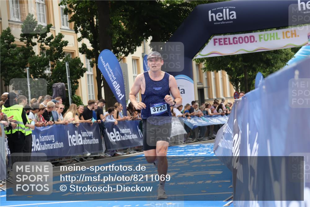 29.06.2025 - hella hamburg halbmarathon Strokosch-Dieckow http://msf.ph/oto/8211069 29.06.2025 10:22:35 Ziel 2618, 3720, 18897 meine-sportfotos.de