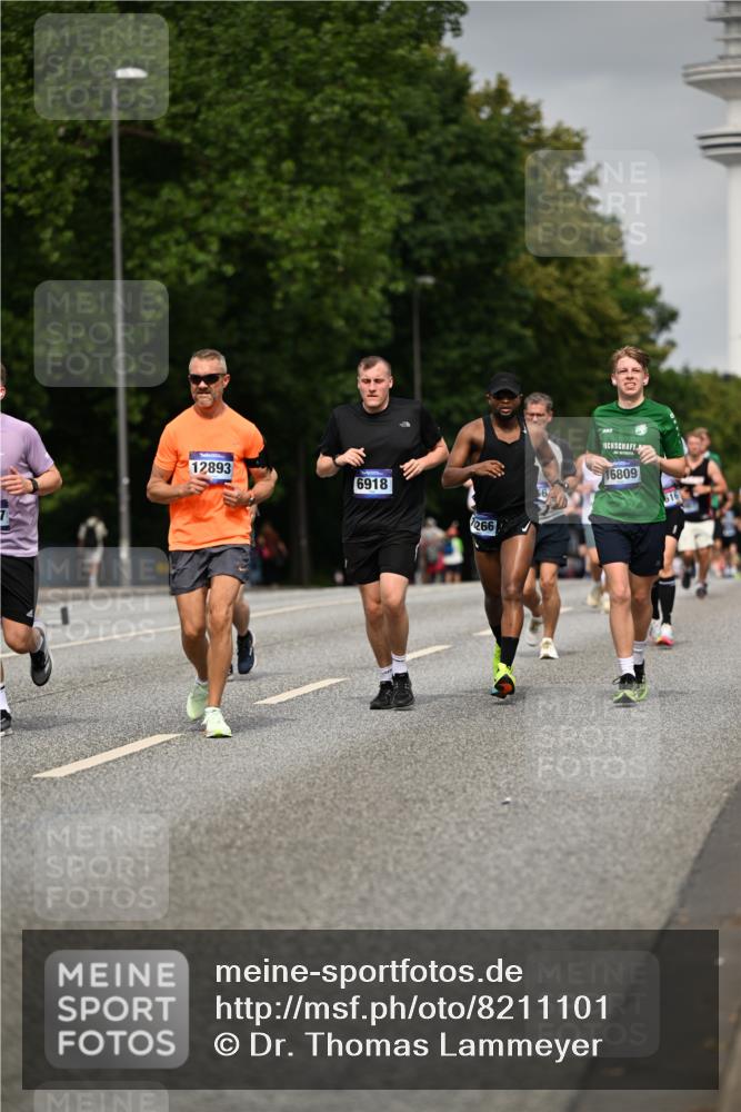 29.06.2025 - hella hamburg halbmarathon Dr. Thomas Lammeyer http://msf.ph/oto/8211101 29.06.2025 10:12:33 Kennedybrücke 1147, 1188, 1527, 2190, 2309, 2978, 4864, 5100, 5347, 5885, 6590, 6918, 7348, 7453, 9071, 9457, 9616, 9966 meine-sportfotos.de