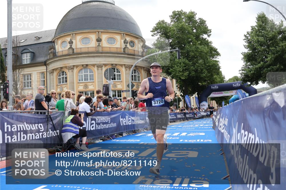 29.06.2025 - hella hamburg halbmarathon Strokosch-Dieckow http://msf.ph/oto/8211149 29.06.2025 10:22:37 Ziel 2618, 3720, 18897 meine-sportfotos.de