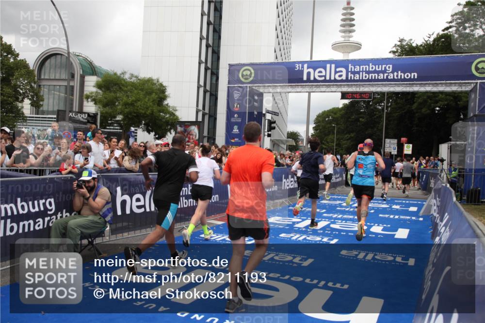 29.06.2025 - hella hamburg halbmarathon Michael Strokosch http://msf.ph/oto/8211193 29.06.2025 10:46:39 Ziel 1920, 4497, 5459, 8482, 9051, 9232, 9386, 9529, 13525, 13554, 15026, 15133, 15206, 15714, 17281, 17461, 18297, 18882 meine-sportfotos.de