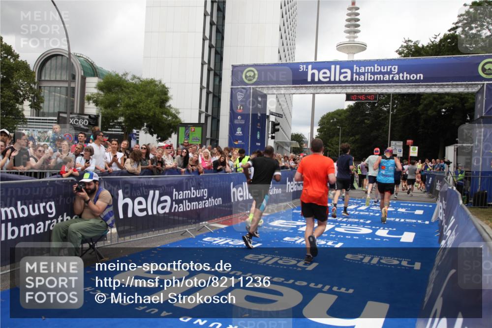 29.06.2025 - hella hamburg halbmarathon Michael Strokosch http://msf.ph/oto/8211236 29.06.2025 10:46:39 Ziel 1920, 4497, 5459, 8482, 9051, 9232, 9386, 9529, 13525, 13554, 15026, 15133, 15206, 15714, 17281, 17461, 18297, 18882 meine-sportfotos.de