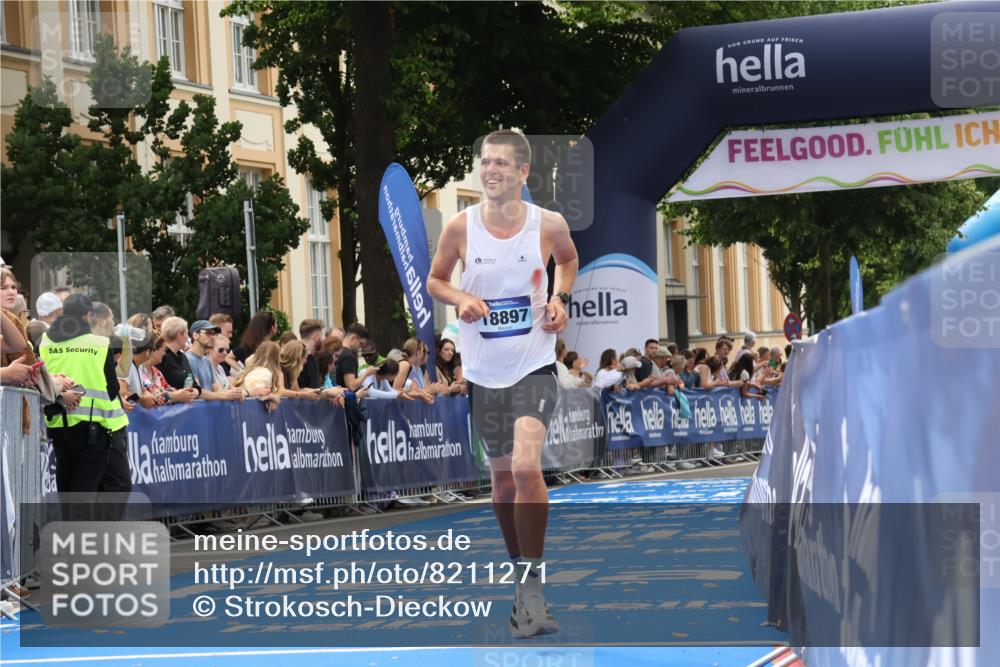 29.06.2025 - hella hamburg halbmarathon Strokosch-Dieckow http://msf.ph/oto/8211271 29.06.2025 10:22:43 Ziel 2618, 18897 meine-sportfotos.de