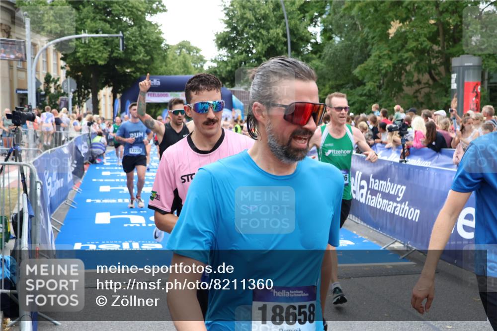 29.06.2025 - hella hamburg halbmarathon Zöllner http://msf.ph/oto/8211360 29.06.2025 10:50:17 Ziel 1119, 3296, 4933, 7176, 7930, 7932, 8921, 10371, 11607, 12235, 13609, 13690, 15620, 16000, 18499, 18811, 19040 meine-sportfotos.de