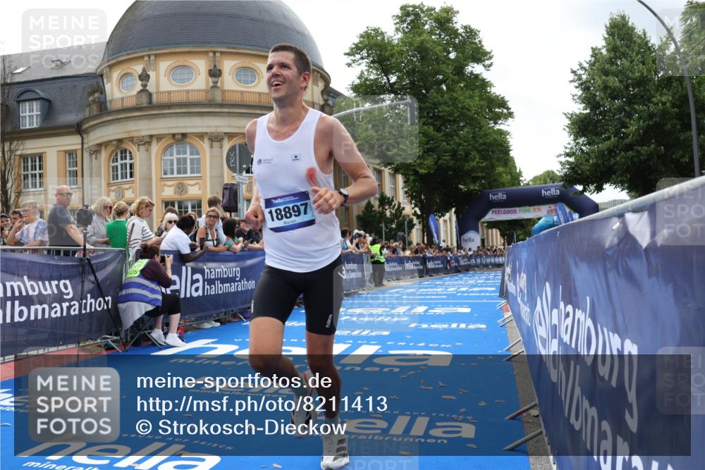 29.06.2025 - hella hamburg halbmarathon Strokosch-Dieckow http://msf.ph/oto/8211413 29.06.2025 10:22:46 Ziel 16548, 18897 meine-sportfotos.de