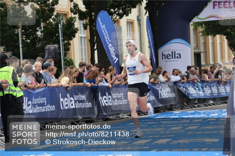 29.06.2025 - hella hamburg halbmarathon Strokosch-Dieckow http://msf.ph/oto/8211438 29.06.2025 10:22:51 Ziel 11624, 16548, 18328 meine-sportfotos.de