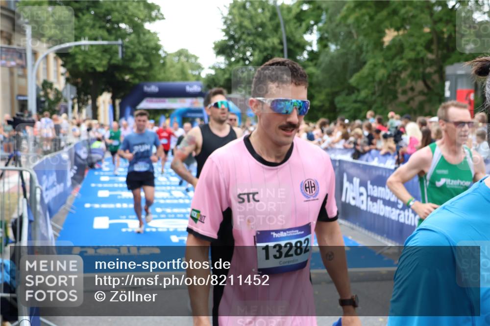 29.06.2025 - hella hamburg halbmarathon Zöllner http://msf.ph/oto/8211452 29.06.2025 10:50:18 Ziel 1119, 3296, 4933, 7176, 7930, 7932, 8921, 10371, 11607, 12235, 12949, 13609, 13690, 15620, 16000, 16242, 18499, 18811, 19040 meine-sportfotos.de