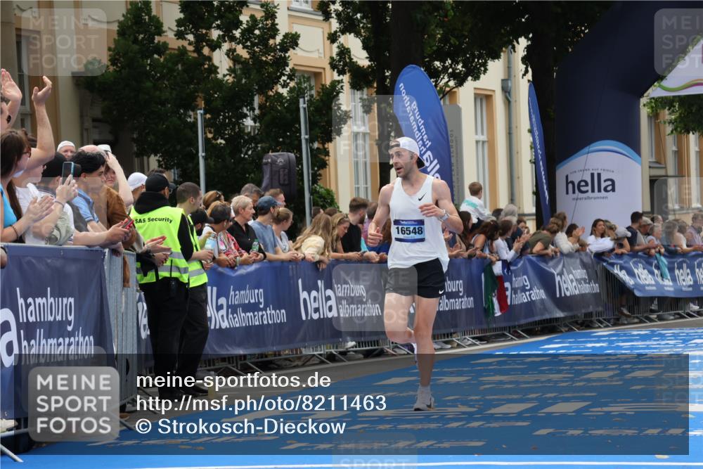29.06.2025 - hella hamburg halbmarathon Strokosch-Dieckow http://msf.ph/oto/8211463 29.06.2025 10:22:51 Ziel 11624, 16548, 18328 meine-sportfotos.de