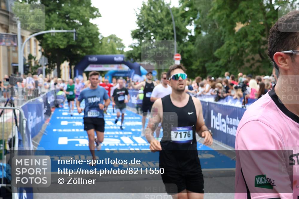 29.06.2025 - hella hamburg halbmarathon Zöllner http://msf.ph/oto/8211550 29.06.2025 10:50:19 Ziel 1119, 4933, 7930, 7932, 8921, 10371, 11607, 12235, 12949, 13609, 13690, 15620, 16000, 16242, 18499, 18811, 19040 meine-sportfotos.de