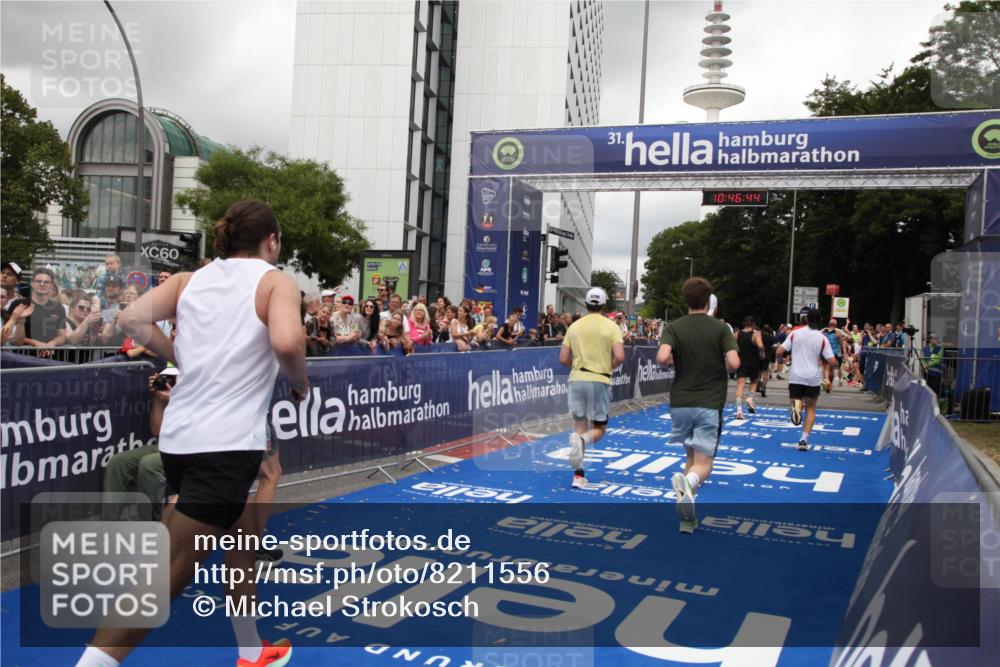 29.06.2025 - hella hamburg halbmarathon Michael Strokosch http://msf.ph/oto/8211556 29.06.2025 10:46:43 Ziel 1920, 1942, 9051, 13525, 13554, 15026, 15133, 15206, 15714, 16175, 17865, 18297, 19128 meine-sportfotos.de
