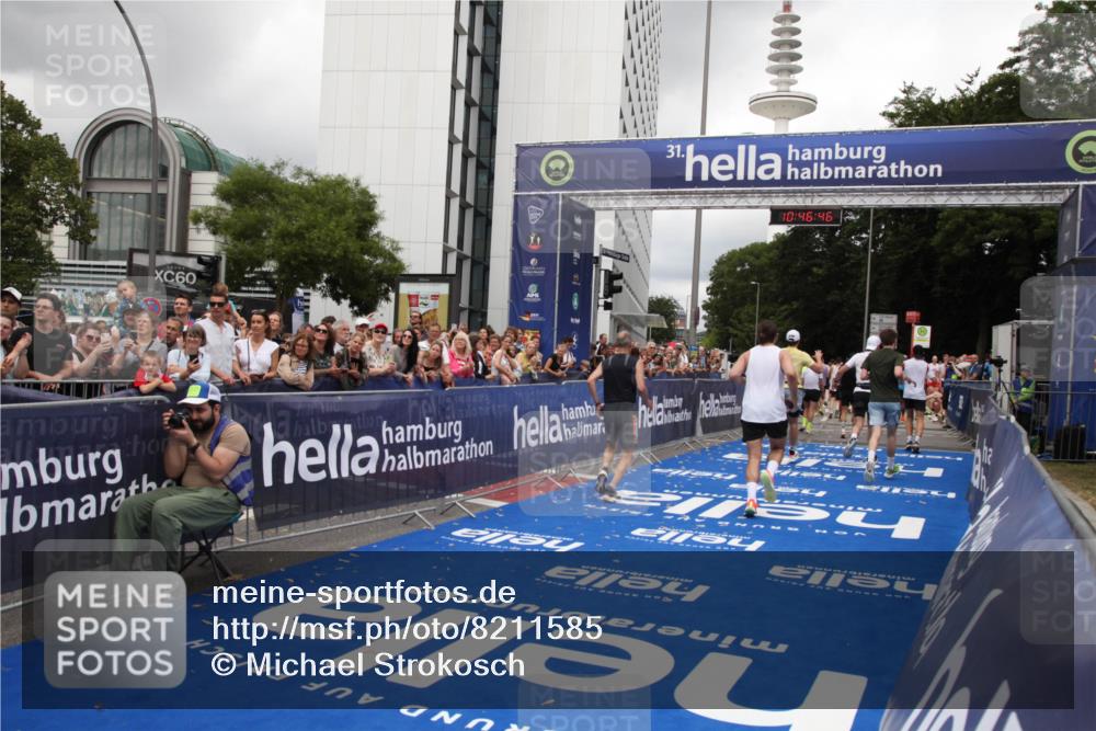 29.06.2025 - hella hamburg halbmarathon Michael Strokosch http://msf.ph/oto/8211585 29.06.2025 10:46:45 Ziel 1920, 1942, 3976, 6630, 9051, 13554, 15026, 15133, 15714, 16175, 17743, 17865, 18297, 19128 meine-sportfotos.de