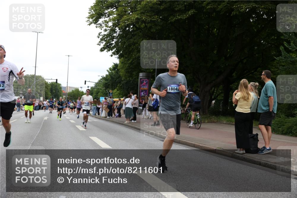 29.06.2025 - hella hamburg halbmarathon Yannick Fuchs http://msf.ph/oto/8211601 29.06.2025 11:03:18 20KM 1745, 1885, 3262, 7741, 8217, 8755, 9781, 10343, 10709, 11025, 11088, 11873, 12492, 13818, 14384, 14404, 15012, 15037, 15038, 15834, 17113, 17746, 17806, 18042, 18910 meine-sportfotos.de