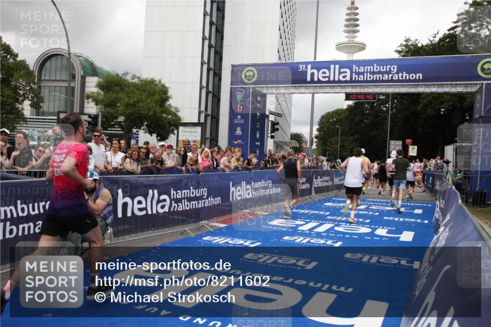 29.06.2025 - hella hamburg halbmarathon Michael Strokosch http://msf.ph/oto/8211602 29.06.2025 10:46:45 Ziel 1920, 1942, 3976, 6630, 9051, 13554, 15026, 15133, 15714, 16175, 17743, 17865, 18297, 19128 meine-sportfotos.de