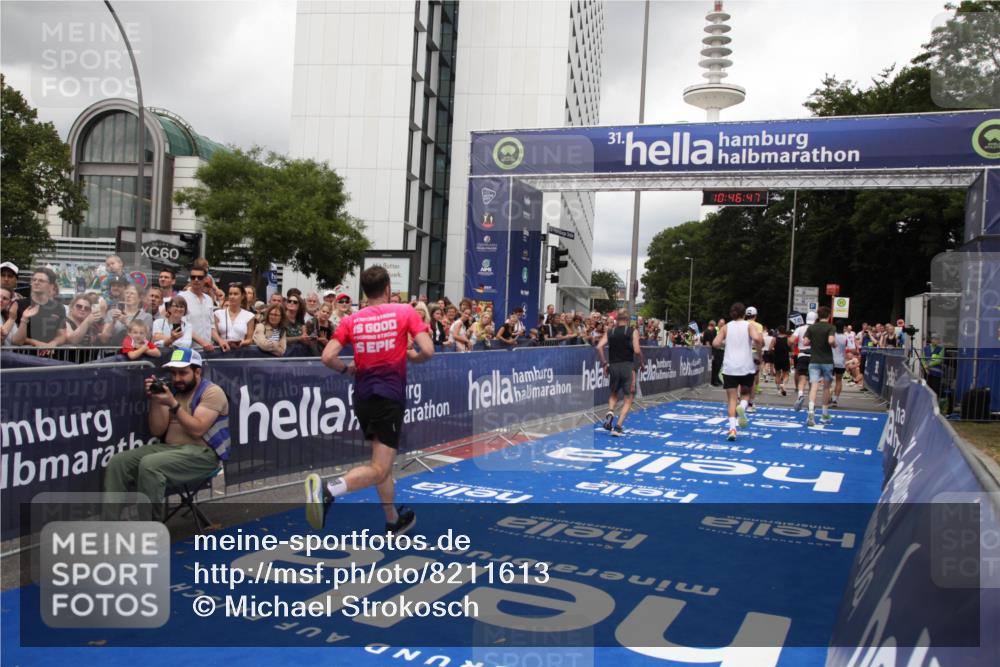 29.06.2025 - hella hamburg halbmarathon Michael Strokosch http://msf.ph/oto/8211613 29.06.2025 10:46:45 Ziel 1920, 1942, 3976, 6630, 9051, 13554, 15026, 15133, 15714, 16175, 17743, 17865, 18297, 19128 meine-sportfotos.de