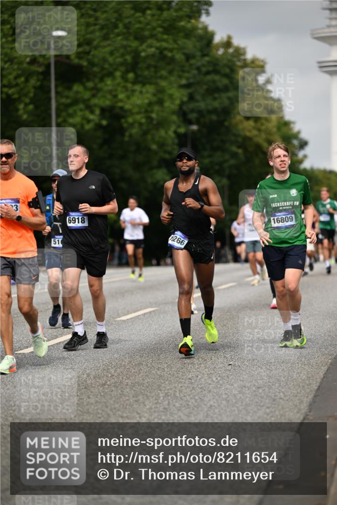 29.06.2025 - hella hamburg halbmarathon Dr. Thomas Lammeyer http://msf.ph/oto/8211654 29.06.2025 10:12:35 Kennedybrücke 1147, 1188, 1527, 2190, 2309, 2978, 4864, 5100, 5885, 6590, 6918, 7348, 7453, 9071, 9457, 9616, 9718, 9966 meine-sportfotos.de