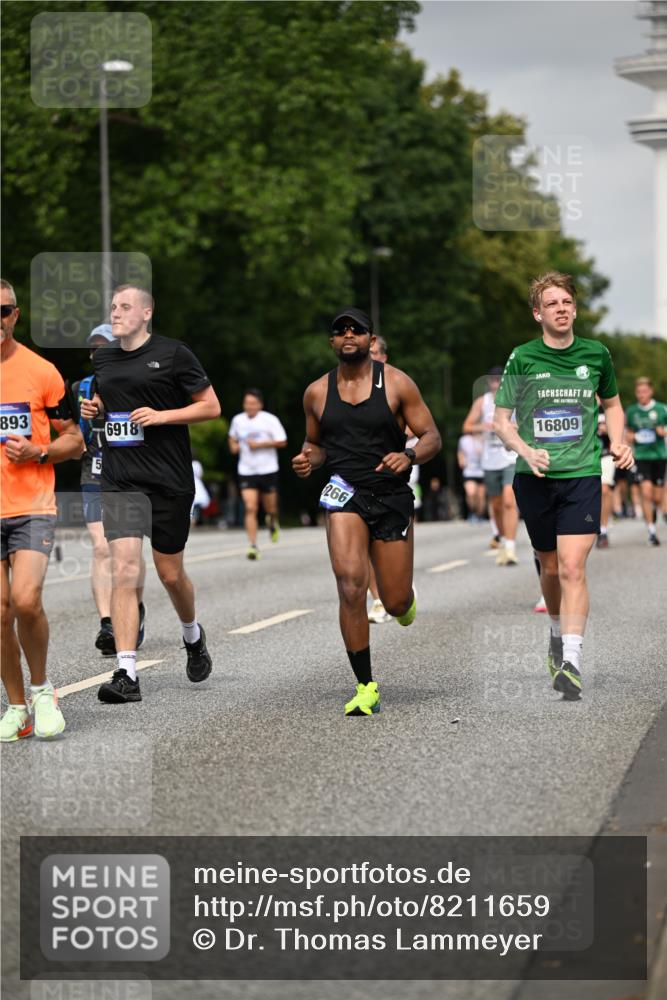 29.06.2025 - hella hamburg halbmarathon Dr. Thomas Lammeyer http://msf.ph/oto/8211659 29.06.2025 10:12:35 Kennedybrücke 1147, 1188, 1527, 2190, 2309, 2978, 4864, 5100, 5885, 6590, 6918, 7348, 7453, 9071, 9457, 9616, 9718, 9966 meine-sportfotos.de