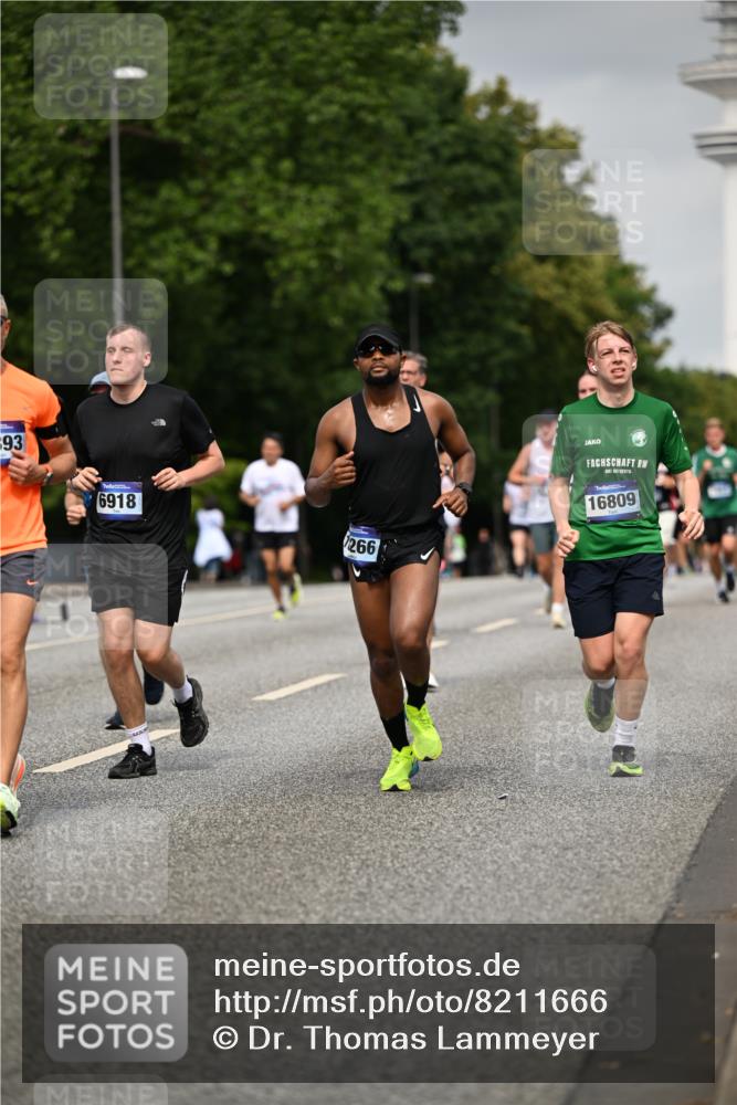 29.06.2025 - hella hamburg halbmarathon Dr. Thomas Lammeyer http://msf.ph/oto/8211666 29.06.2025 10:12:35 Kennedybrücke 1147, 1188, 1527, 2190, 2309, 2978, 4864, 5100, 5885, 6590, 6918, 7348, 7453, 9071, 9457, 9616, 9718, 9966 meine-sportfotos.de